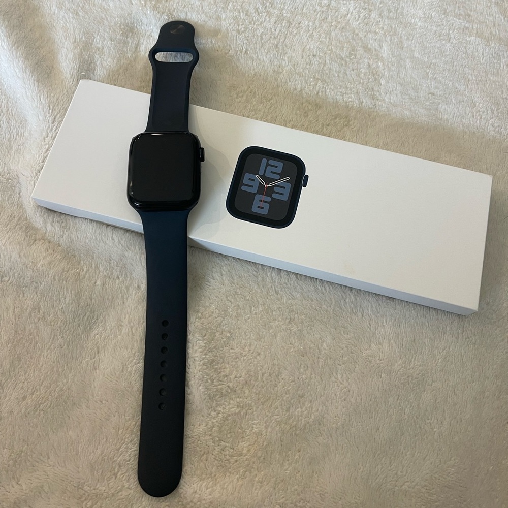 Apple Watch SE 2nd gen 44mm with M/L Midnight Band